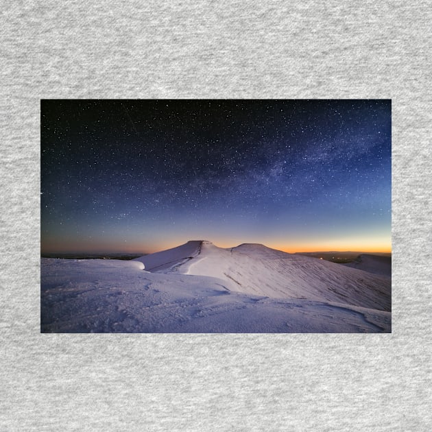 Corn Du and Pen y Fan at Night by dasantillo